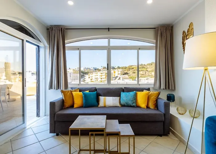 Top Renoviertes Apartment Mit Grosser Terrasse