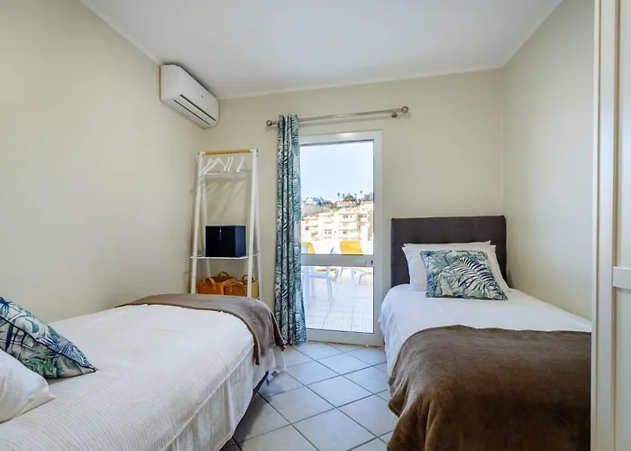 Top Renoviertes Apartment Mit Grosser Terrasse